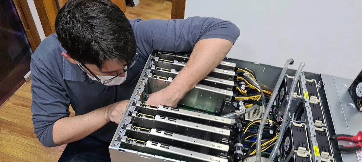 LAB-IA researcher performing maintenance on an HPC sci.mind server