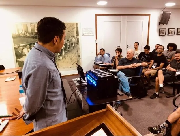 LAB-IA seminar with researchers following a presentation